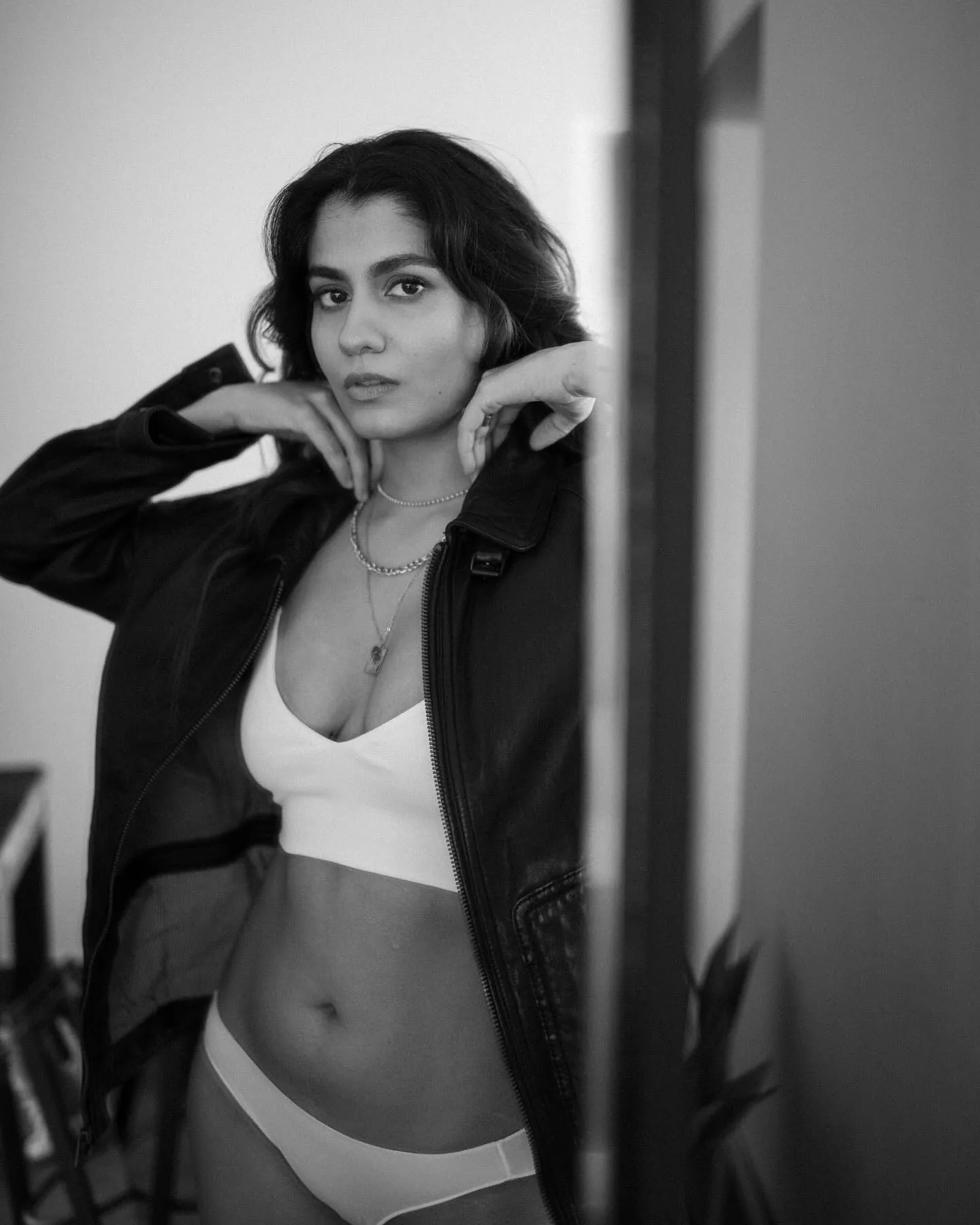 Shreya Dhanwanthary - shreya-dhanwanthary-sexy-3.webp